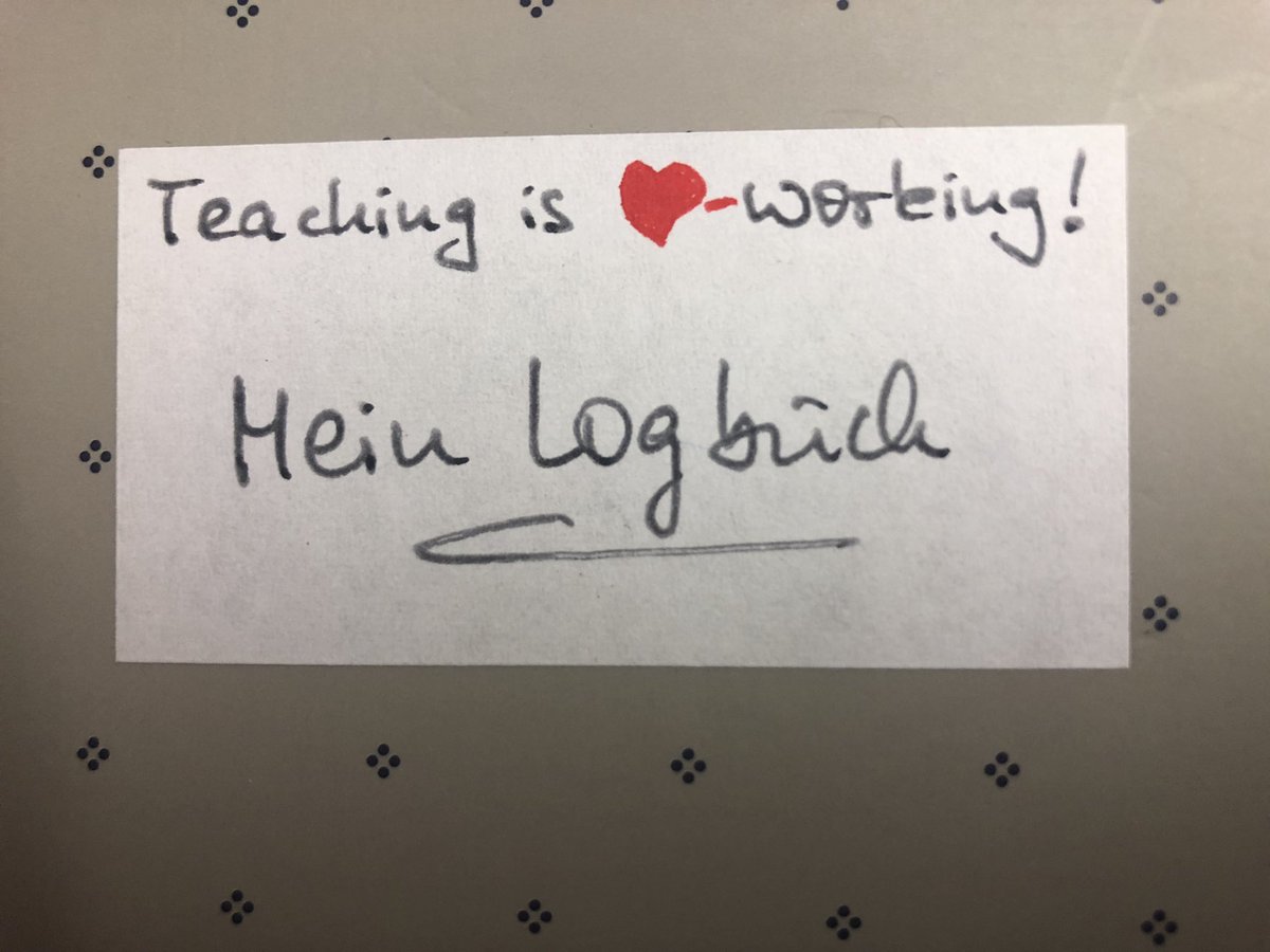 Hey Ihr Kollegen aus dem #twitterlehrerzimmer: Mir fällt gerad das Abschiedsgeschenk meiner #bestFachseminarleitungever in die Hände. Brauchste nicht mehr sagen, ne? ♥️ #teachingisheartworking