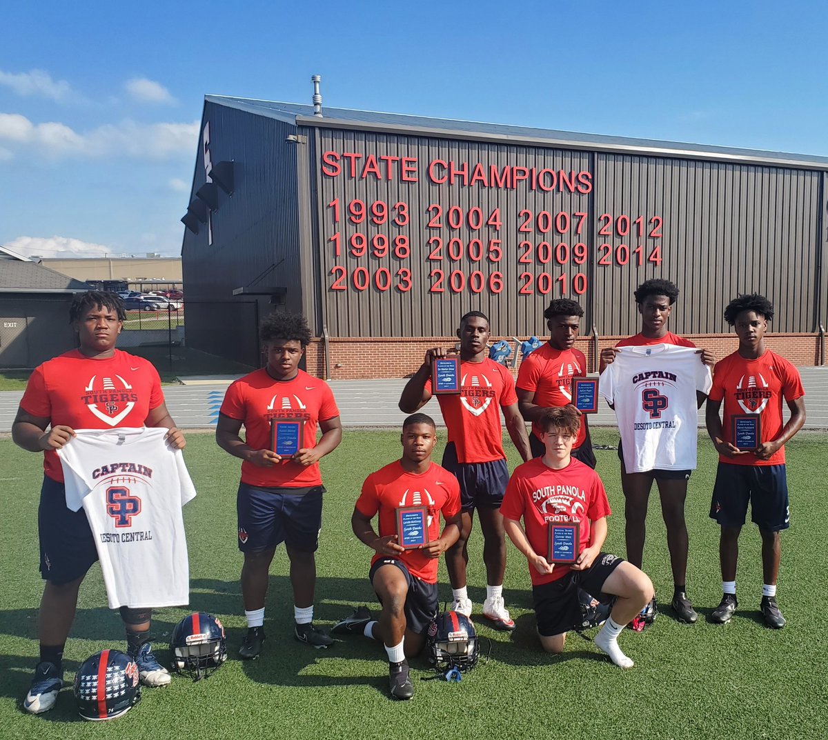 Players of the Week from the Lewisburg game last week:

Offensive POTW:
@David_Tigers
<a href="/Da_ShawBrassell/">Da Marion “DUKE” Shaw</a>

Defensive POTW:
<a href="/MckinneyLandis/">landis mckinney</a>
JuJu Pope

Special Teams POTW:
Connor West

Tiger Award:
Kaleb Bland

Captains this week:
<a href="/ZeMarionTucker1/">Ze’Marion Tucker</a>
<a href="/JamesScott_8/">James scott🎱</a>

#TigerPride #USP
