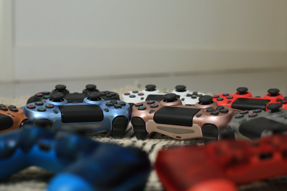 handheldlegend's tweet photo. Why give out candy for Halloween when you can give out PS4 controllers? *someone actually do this please* #PS4 #PS4controllers #PlayStation #halloween2021 https://t.co/4wtvXzS6Dq