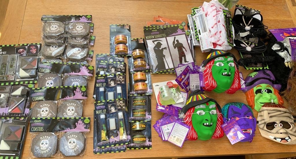 WillowbrookPTFA's tweet photo. POP UP HALLOWEEN STALL TOMORROW. Friday. 3.05pm in playground. Remember to bring change! Prices: 
Masks 20p. 
Werewolf outfit £2. 
Everything else 50p!
@Willowbrk https://t.co/HgUZ4vKP2r