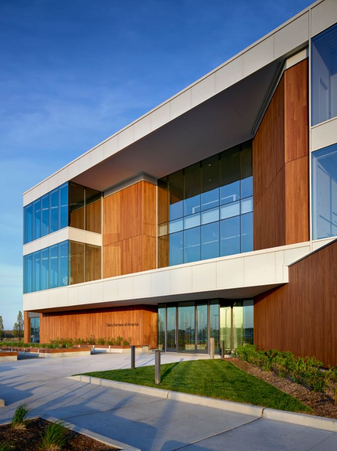 Chiefs' country views in Kansas City, KS! ❤️💛

Dairy Farmers of America Headquarters
Architect: <a href="/HOKNetwork/">HOK (Designing the built environment)</a> 
Customer: Flynn Midwest
EFCO Products: 5900 curtain wall, 433 storefront, &amp; D300 entance doors
📸: <a href="/mrobinsonphoto/">mrobinsonphoto</a>