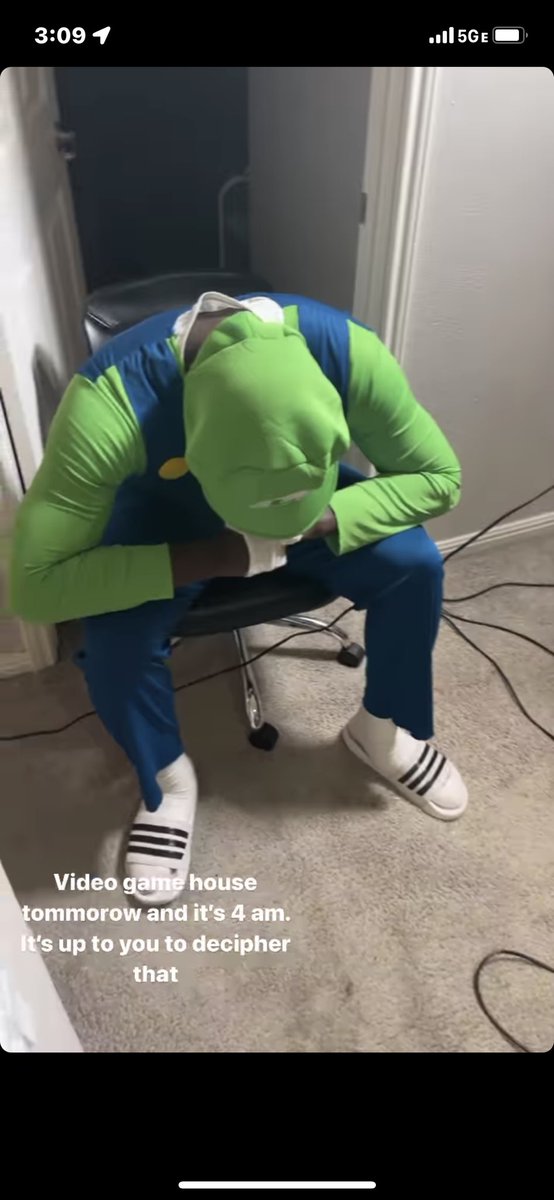 23_is_leland's tweet photo. I really hope that y’all enjoy Video Game House because this shit is killing us 😂 https://t.co/Rt8S1qqTUM