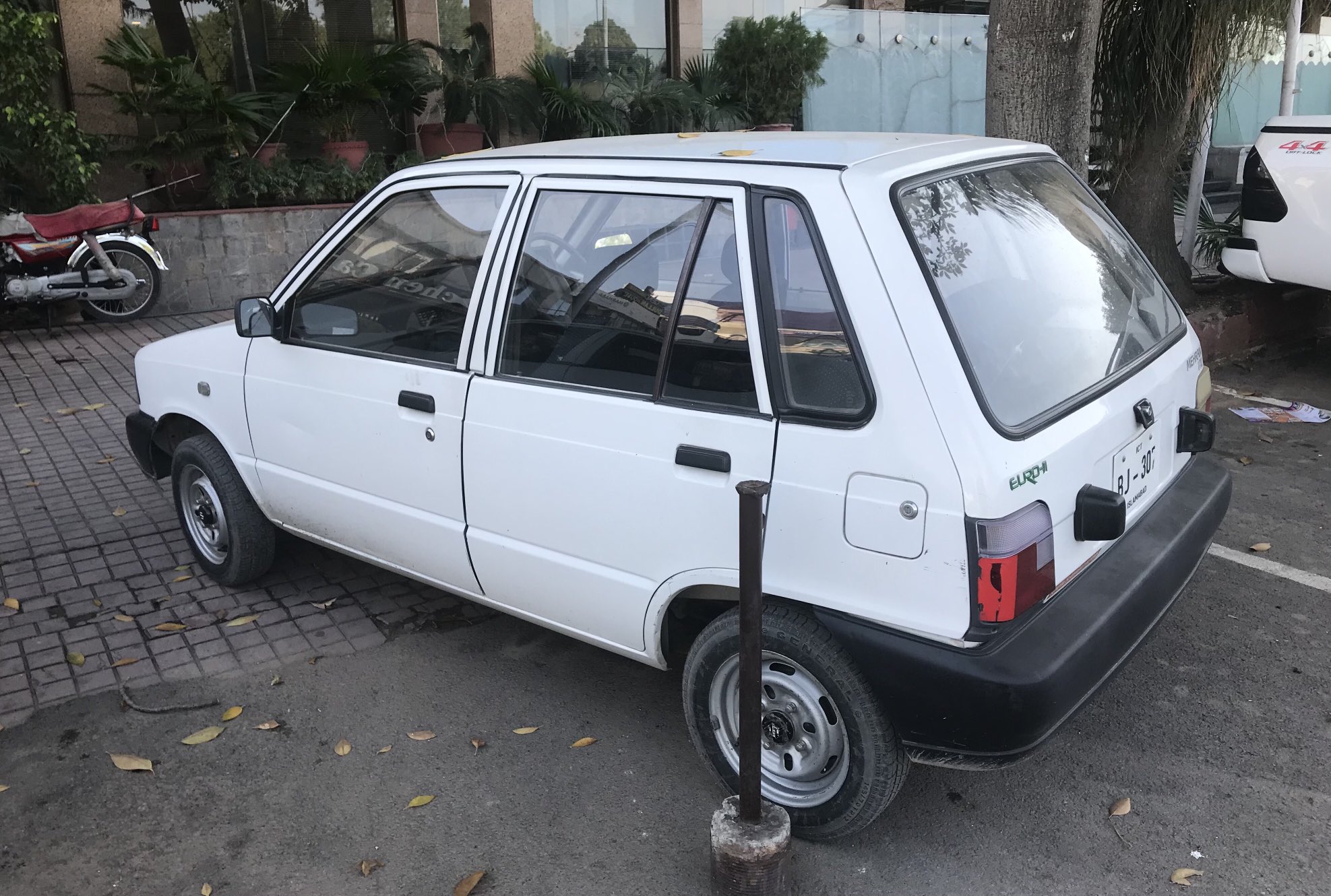 奈良部健 Takeshi Narabe パキスタンにおける日本車の存在感はインド以上 日本車 のシェアは95 といわれ 日本国内よりも日本車が多いといいます スズキのメヘランという軽自動車をよく見るし トヨタやホンダも多い 2億00万人の市場に早くから分け