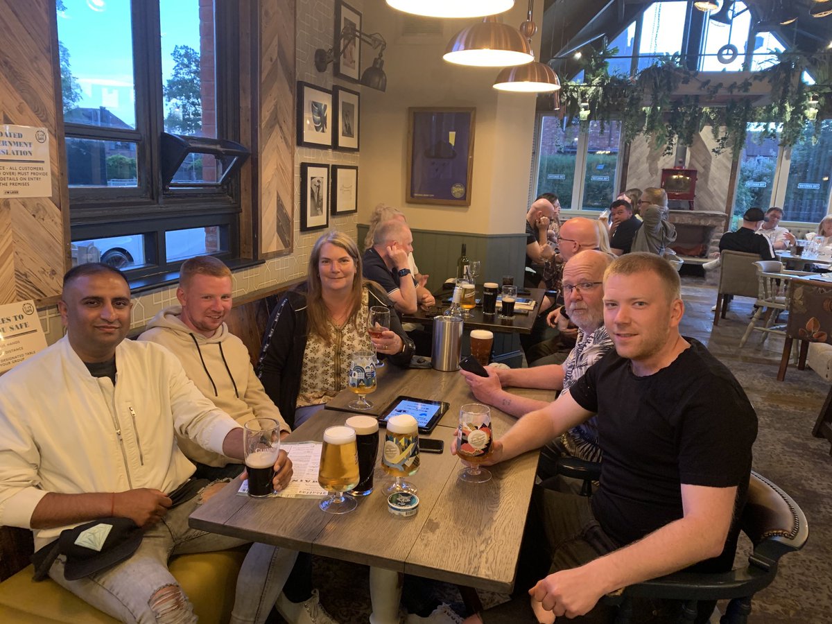 debbiehalf's tweet image. Sick swan ⁦@HotSpotQuiz⁩ ⁦@TheUrmston⁩ ⁦@yoururmston⁩