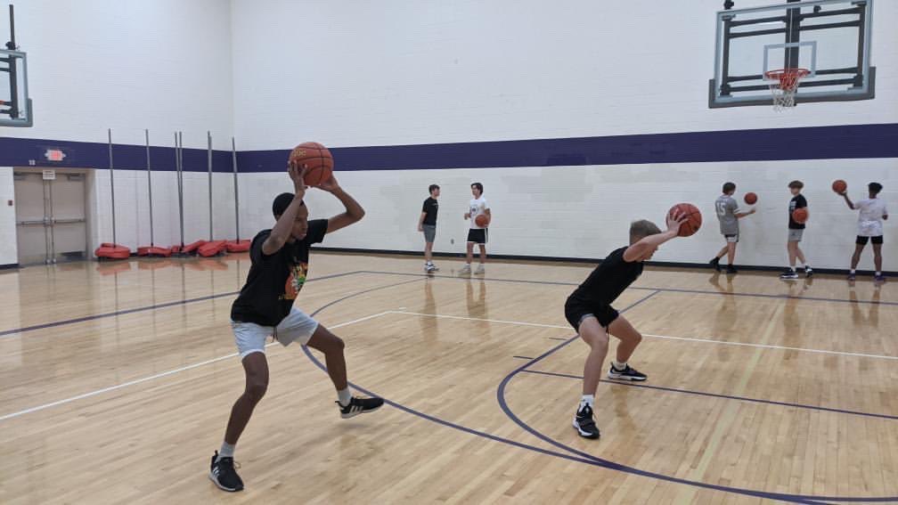 BEASTMBB's tweet photo. Let’s finish the week strong!!! We got @coachmoe2015 right after school! #WorkHardHaveFunGetBetter #BeastFam #EastsideHoops 😈 https://t.co/105eInP3wi