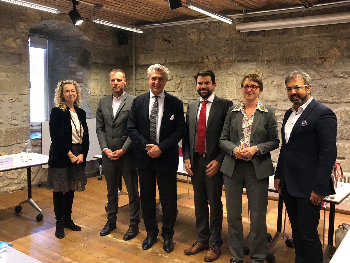 Aujourd’hui à Berne j’ai eu le plaisir de rencontrer les Conseillers nationaux <a href="/ada_marra/">Ada Marra</a> <a href="/CottierDamien/">Damien Cottier</a> <a href="/FabienFivaz/">Fabien Fivaz</a> <a href="/NikGugger/">Nik Gugger</a> et de les remercier pour le rôle positif de la Suisse dans les réponses aux crises humanitaires dans le monde.