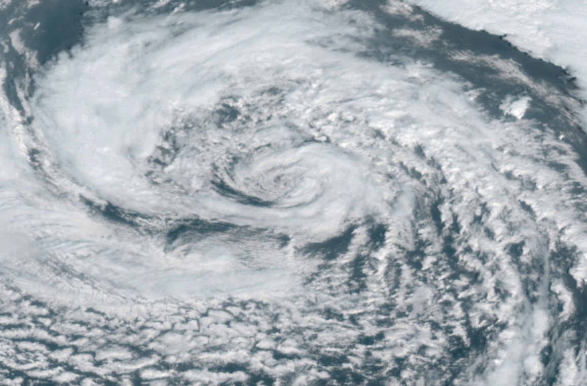 ScottSeattleWx's tweet photo. NOAA now has the Bomb Cyclone down to 951 mb. Looks so impressive on satellite! That is a 50 mb drop in just over 24 hours. Remember though: No significant impacts here. (We are watching a following storm for Sunday-Monday though for some gusty winds) #wawx https://t.co/LJ9IRT1PaQ