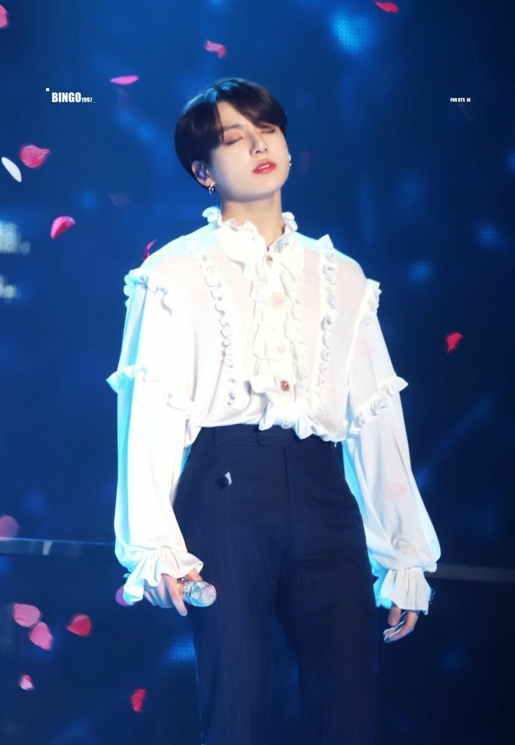 btsseternaI's tweet photo. 2110 🌌

~ Her gece sana uçuyorum, bunun sadece bir rüya olduğunu unutarak. Seni gördüğümde gülümsüyorum, asla bitmeyen sonsuzluk bebeğim https://t.co/TFvzXdMfmt