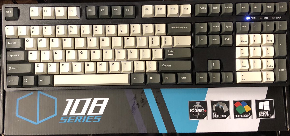 CoffeeHead240's tweet photo. Got a new keyboard!
My first with actual cherry keys 👀
#iKBC Typeman CB108V2 retro w/ browns
Im in love
#mechanicalkeyboards #new #cherrykeys https://t.co/oaAihYqUhc