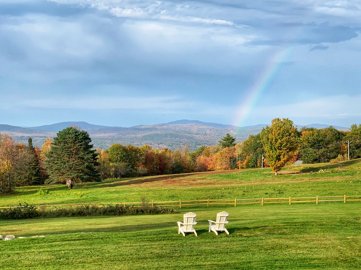 topoftheridgebb's tweet photo. Pretty 🌈 #rainbow #roomwithaview #topoftheridgefarmbnb #bedandbreakfast #relax #visitnh https://t.co/SuW7aWa27Q