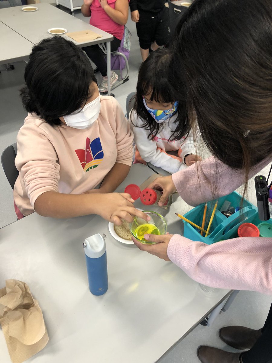 dewitt_jillian's tweet photo. Learning about germs with Mrs. Aamir is a BLAST! Each leader got to try the experiment out themselves. There was a high level of engagement for this learning activity! #crosscurricular #handsonlearning @Hina_Aamir02  @Connaughtcomets https://t.co/CMgSME749h