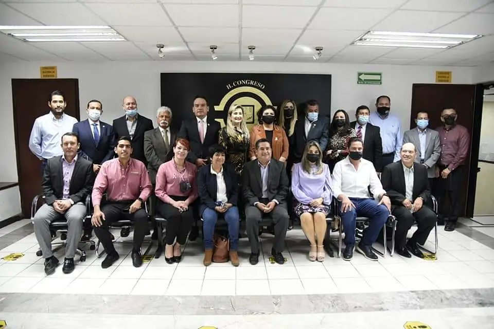 BigotesGTZ's tweet photo. Este día integramos la Comisión de Vivienda en el H. Congreso del Estado de #Sonora. Estoy comprometido en impulsar leyes e iniciativas que beneficien a la calidad de vida y vivienda para los Sonorenses.

#DiputadosSonora #MenosRolloMasAccion #TuDiputado https://t.co/2N5nCcShn6