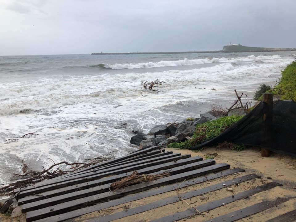 rosey_hart's tweet photo. By observing past events, we can identify what conditions most likely result in erosion at certain beaches. Factors such as tides, wave height, wave direction, and sediment supply are some key elements in determining erosion risks on our beaches. #scienceathon
#daysofscience https://t.co/o4KX3vqSzH