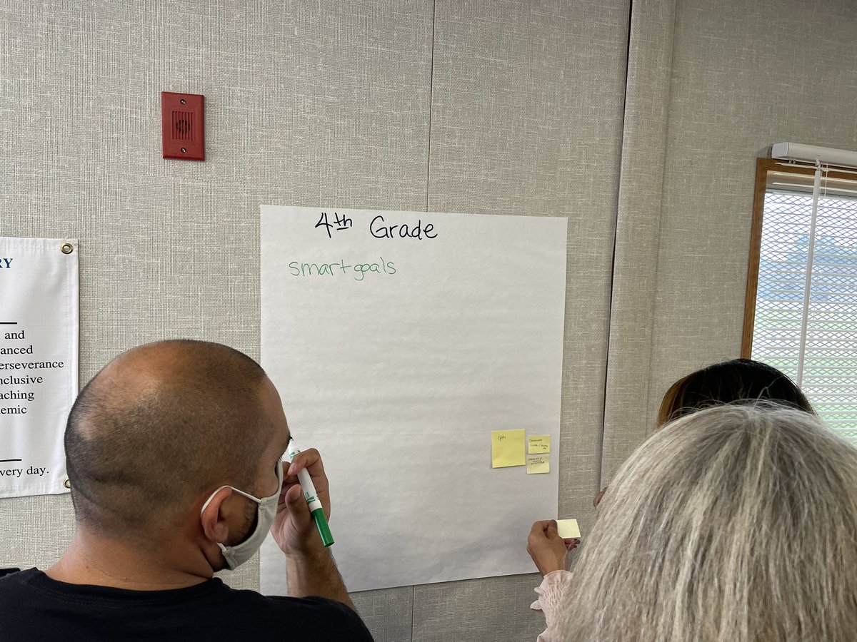 dcastellanohsd's tweet photo. Working hard to identify skills and lessons that we want all students to have here in @HuenemeElemSD. @hcosgrove @TrishHatch #hatchingresults https://t.co/NmyrPhuChA