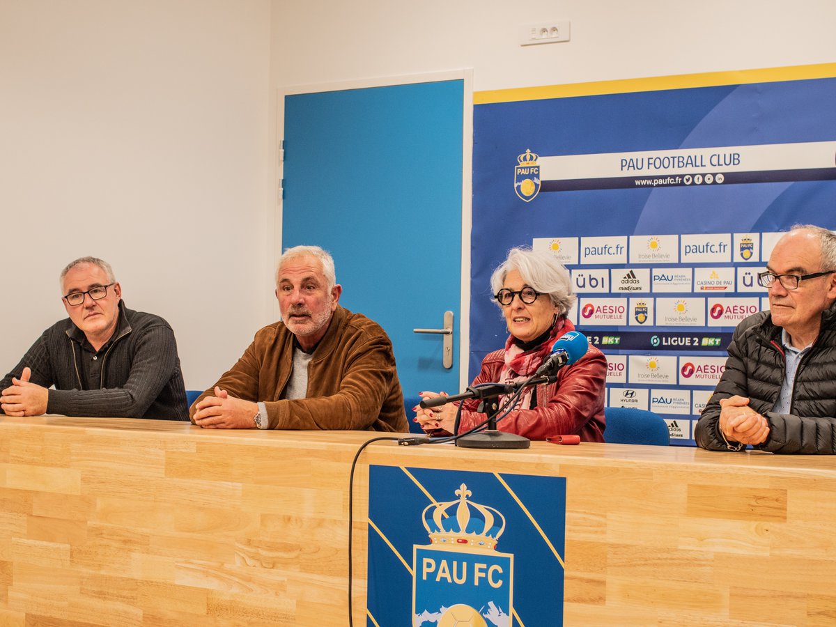 CiteMourenx's tweet photo. Pour développer une facette supplémentaire "l'événementiel sportif" dans la formation bac pro #MétiersSécurité signature d'un partenariat avec @PauFootballClub au #NousteCamp ⁦@dsden64 @AcBordeaux @Mairie_Mourenx @SO_Pau @LaRepDpyrenees @FB_BearnBigorre https://t.co/N0NBTg2PqF