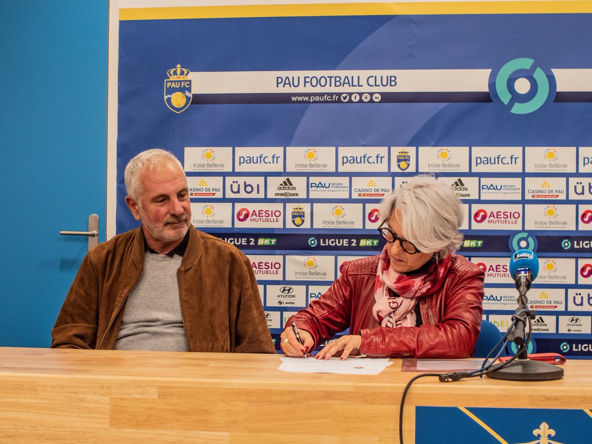 CiteMourenx's tweet photo. Pour développer une facette supplémentaire "l'événementiel sportif" dans la formation bac pro #MétiersSécurité signature d'un partenariat avec @PauFootballClub au #NousteCamp ⁦@dsden64 @AcBordeaux @Mairie_Mourenx @SO_Pau @LaRepDpyrenees @FB_BearnBigorre https://t.co/N0NBTg2PqF
