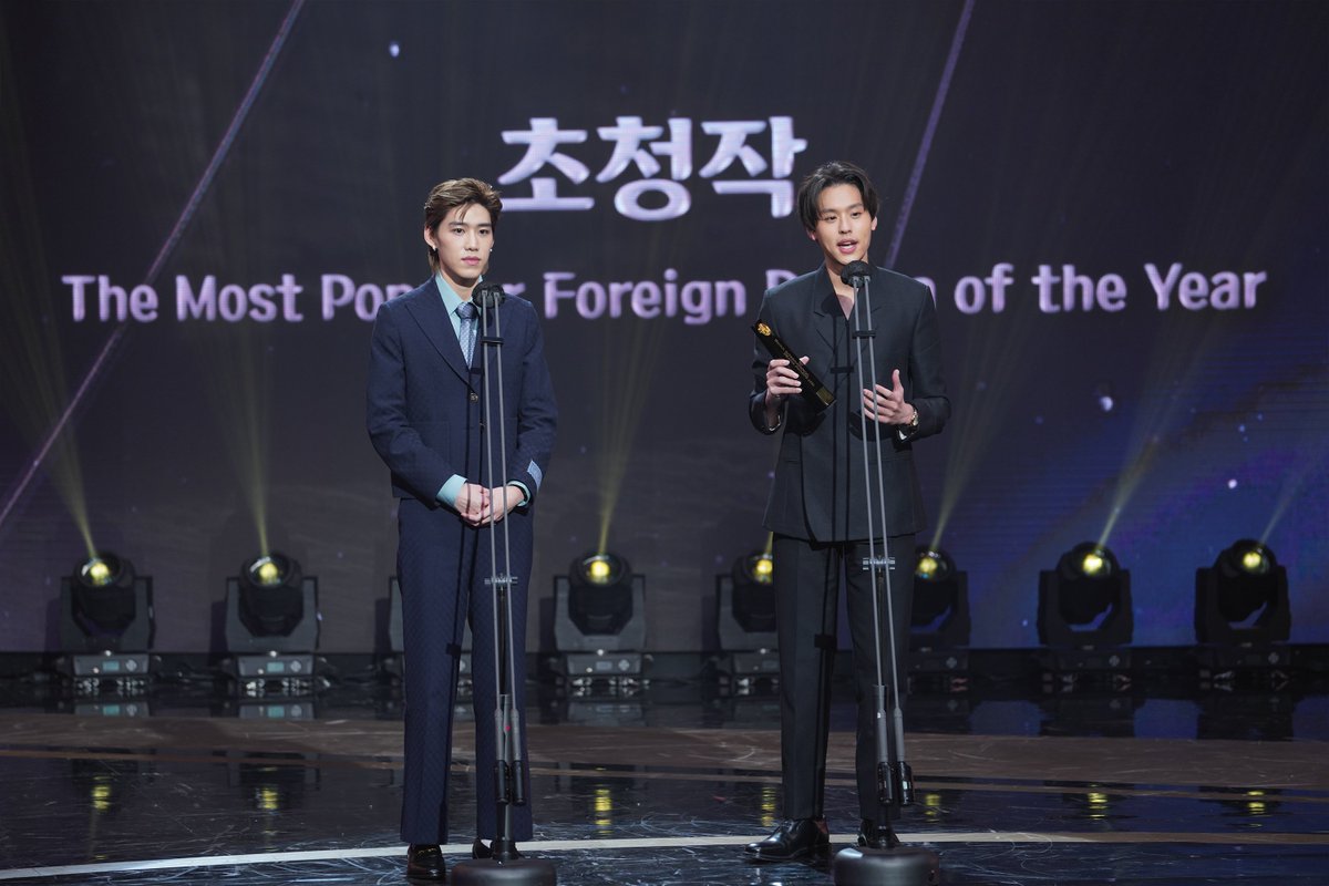 linetvth's tweet photo. ออร่าความหล่อจากเกาหลีสว่างไกลถึงไทยเลย~😍 ภาพบรรยากาศจากงาน Seoul International Awards 2021🏆🎉

ขอบคุณแฟน ๆ และทีมงาน @NadaoBangkok อีกครั้ง ที่ช่วยกันสร้างให้ซีรีส์เรื่องนี้เดินทางมาถึงจุดนี้ได้นะคะ🥳

#แปลรักInSeoulDay3 
#SDA2021 
#แปลรักฉันด้วยใจเธอ #LINETVOriginal https://t.co/1zlWJN6KTv