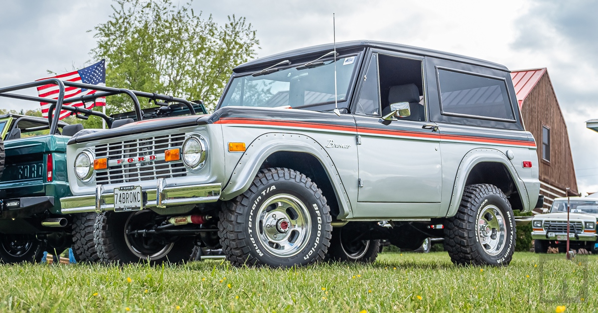 tomsoffroad76's tweet photo. This 74 Bronco caught our eye at The Bronco Super Celebration East.
#tomsoffroad #broncosupercelebrationeast #classicfordbronco #earlybronco #vintagebronco #fordbroncodaily #customfordbronco #custombronco #earlyfordbroncos #broncosofamerica #broncocustom #broncobuilder https://t.co/sOFy9M3StN