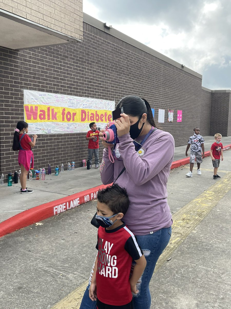 What a great day to smile @WilsonES_AISD for #makeadifferenceday during our Diabetes Walk  #WEshine #Aldineforward