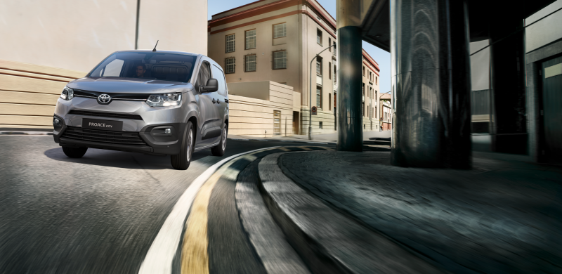 ToyotaPrensa's tweet photo. #Toyota #ProaceCity: nueva gama 2022. La renovada gama del primer modelo de Toyota fabricado en España supone importantes avances en seguridad y confort, además de un nuevo acabado —GX PLUS—. Ya en la Red Oficial de Concesionarios de @Toyota_Esp. https://t.co/rEzEYSqYQL https://t.co/4dR1zFZJ0B