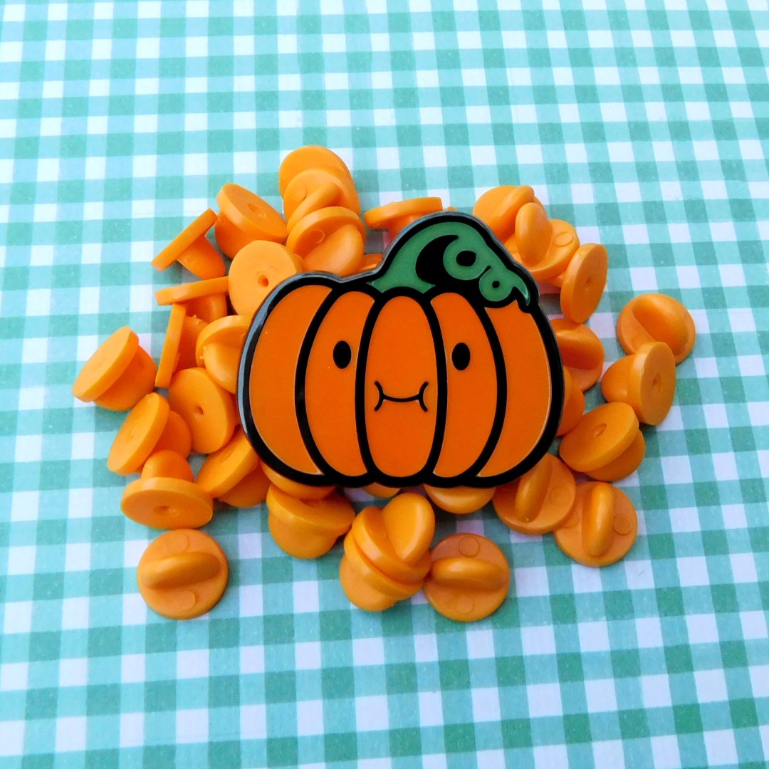 CinnySprout's tweet photo. ✨ SHOP NEWS ✨⁠⁣⁣⁣⁠⁠⁠
SAY "HELLO 🥺" TO GLOW-IN-THE-DARK MONCH PUNKIN!! 😍
Halloween pins have been added to my shops!
Monch Punkin (Regular &amp; Glow-in-the-Dark), and the Glowing Ghosties Pin sets are now available to purchase!
#enamelpins #halloween #cutepins https://t.co/3POtcxCkn2