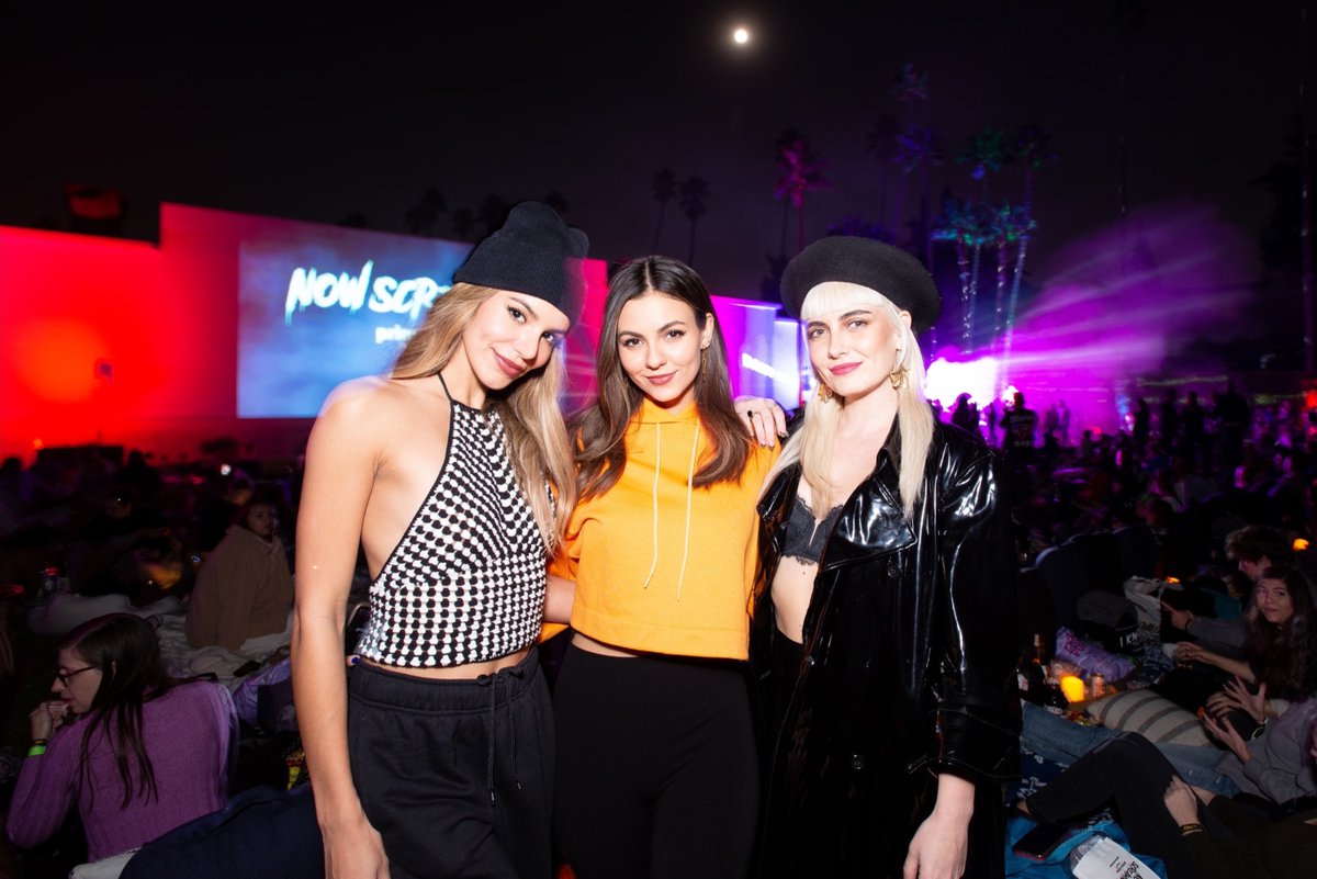 Vic_JusticeNet's tweet photo. Photos: Cinespia Presents "I Know What You Did Last Summer" https://t.co/tKqKee4DZI @VictoriaJustice
 #VictoriaJustice https://t.co/LeBX7Uypvm