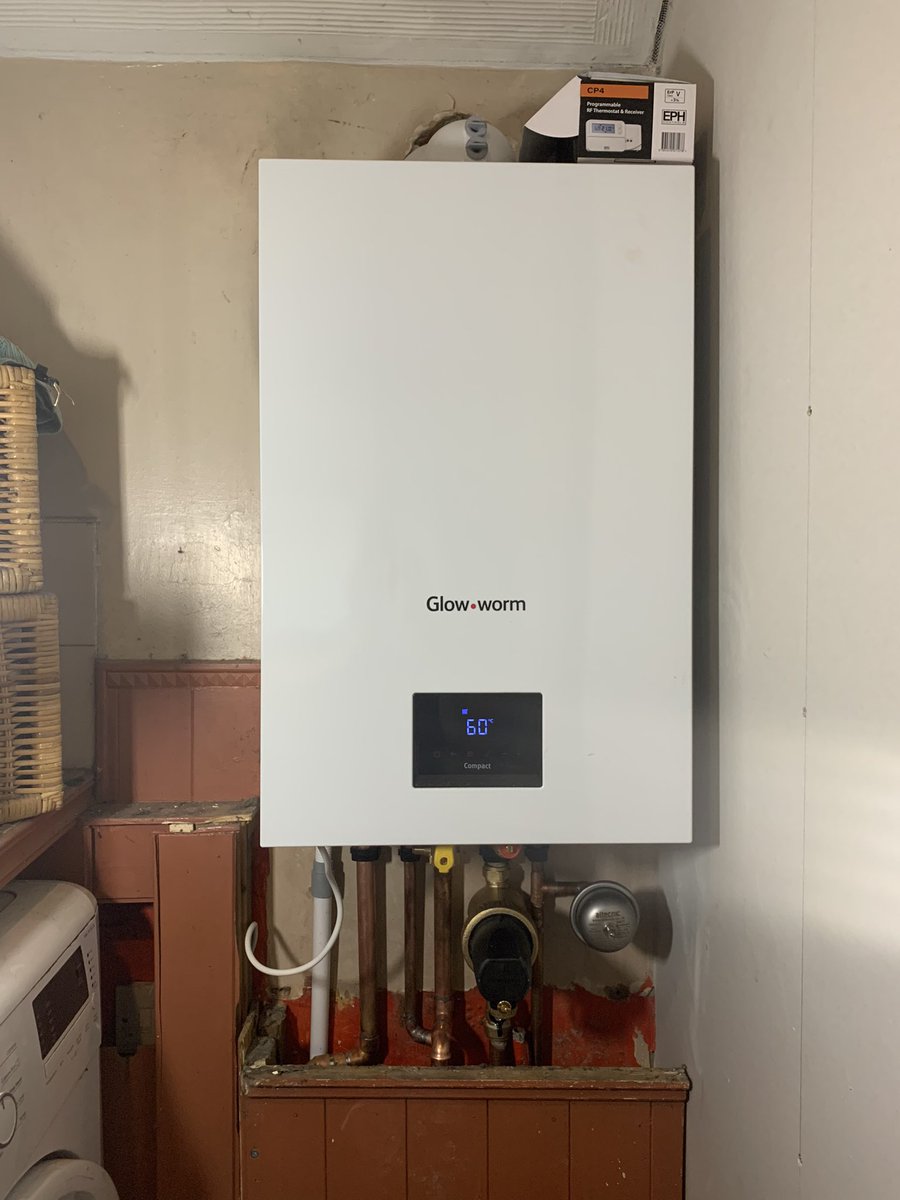 WaterworksH's tweet photo. Quick before and after pic, 25 year old Wooster out, new @glow_wormclub Compact in, nice little boiler 👍🏻 https://t.co/k6n0S342Dx