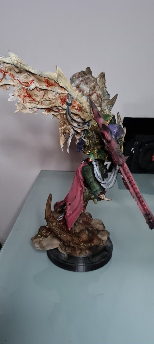 bandynicolas31's tweet photo. El señor Mortarion de 30 cm al cual le tire casi medio bote de agrax hahaha 
#warhammer40k #mortarion #deathguard #3dprint #veranofulloxidado https://t.co/xeqN0XEVZH
