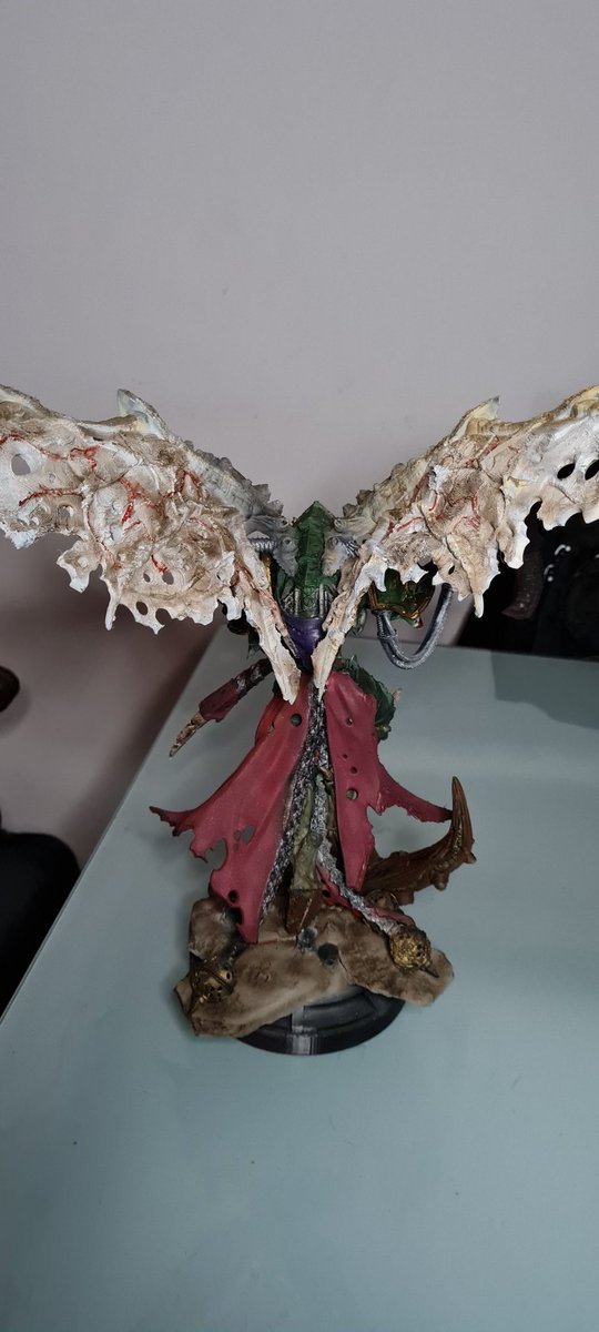 bandynicolas31's tweet photo. El señor Mortarion de 30 cm al cual le tire casi medio bote de agrax hahaha 
#warhammer40k #mortarion #deathguard #3dprint #veranofulloxidado https://t.co/xeqN0XEVZH