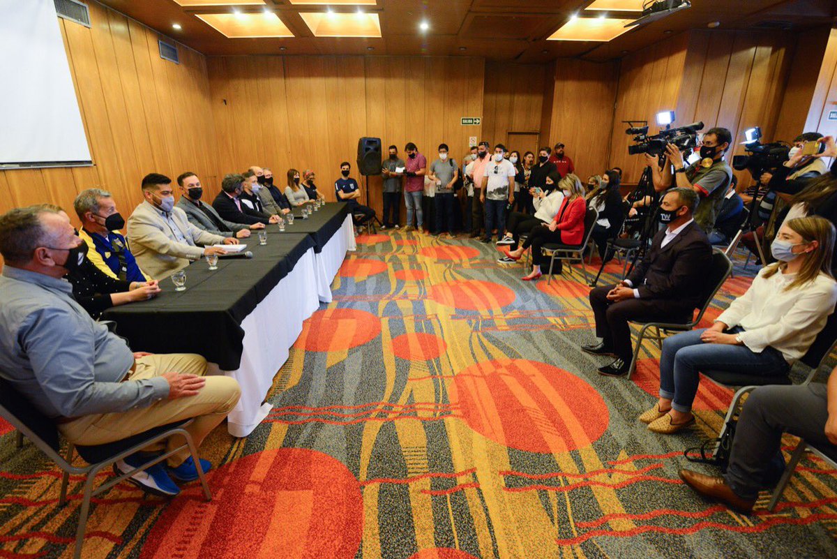 Junto a representantes de <a href="/TyCSports/">TyC Sports</a> y de clubes nacionales presentamos las capacitaciones del programa Creciendo Feliz, una iniciativa trelewense que será replicada en otros lugares de la Argentina.
Seguimos fortaleciendo a Trelew y proyectándolo a nivel nacional.
#TrelewAvanza