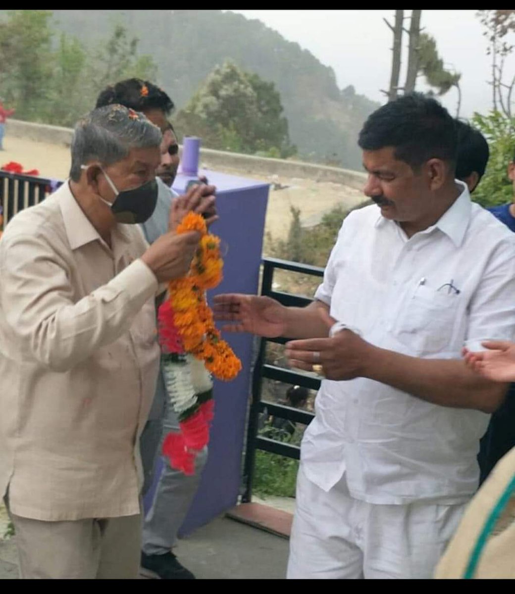 deepakpramukh's tweet photo. अगर फलक को जिद है जहां बिजलियां गिराने की।
हमें भी जिद है वहीं आशियां बनाने की।।
#deepakbhandari
@UKGaneshGodiyal @harishrawatcmuk @incpritamsingh @devendrayadvinc @ManishKhanduri1 https://t.co/QakzaqP9bc