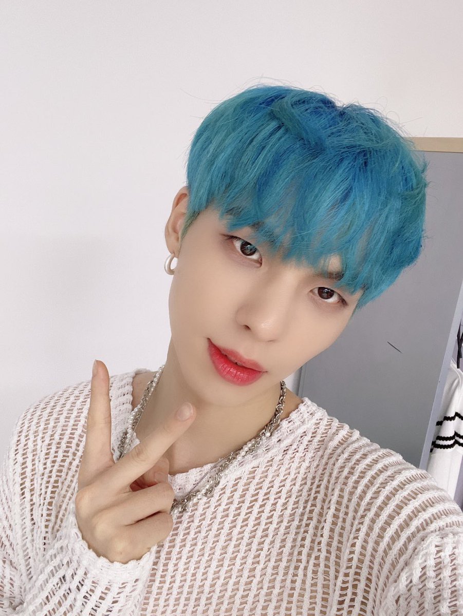 bxparaguay's tweet photo. 📸 • TWITTER — 211021 

#BX 

Como hace frío (CHUEO en coreano), come sopa de loach (CHUEO-tang en coreano)
Si hace calor (deoUMYEON en coreano), tome UMYEON en lugar de RAMYEON (= fideos instantáneos)

* BX hizo un juego de palabras *

#CIX #씨아이엑스 #비엑스
@CIX_Official https://t.co/fVv2sH0o3b