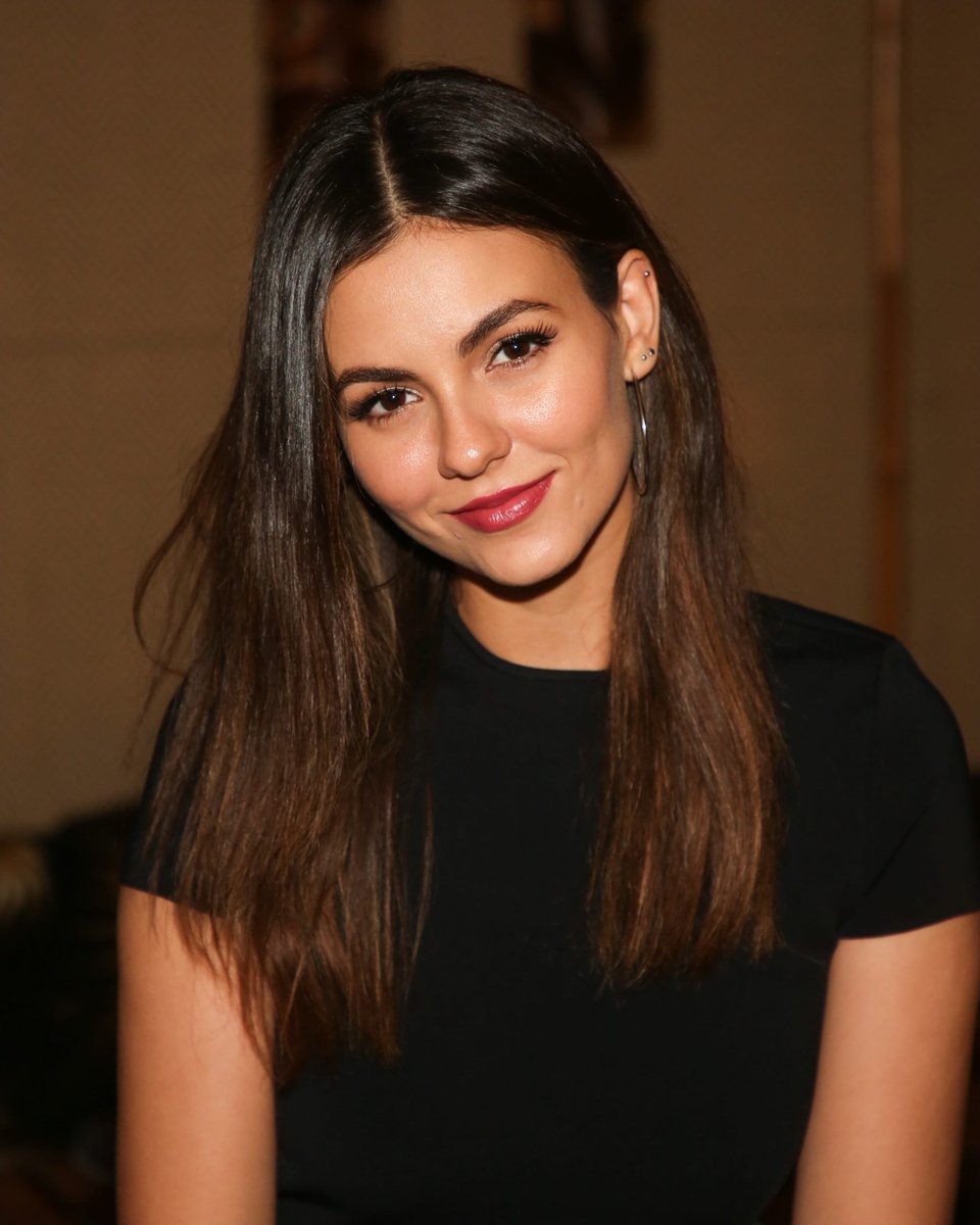 Photos: Belles Beach House Opening victoria-justice.net/2021/10/21/pho… <a href="/VictoriaJustice/">Victoria Justice</a> #VictoriaJustice