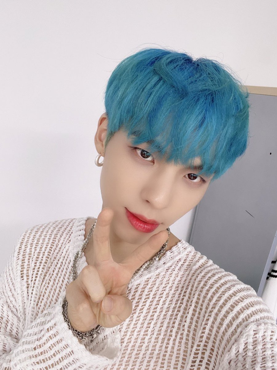 bxparaguay's tweet photo. 📸 • TWITTER — 211021 

#BX 

Como hace frío (CHUEO en coreano), come sopa de loach (CHUEO-tang en coreano)
Si hace calor (deoUMYEON en coreano), tome UMYEON en lugar de RAMYEON (= fideos instantáneos)

* BX hizo un juego de palabras *

#CIX #씨아이엑스 #비엑스
@CIX_Official https://t.co/fVv2sH0o3b
