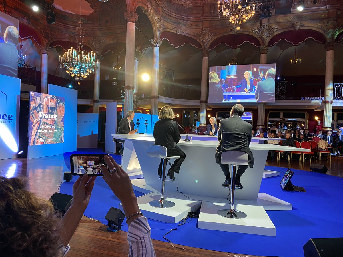 KronGregory's tweet photo. France, terre de bâtisseurs: #SMABTP est heureux de participer au sommet de la #Construction  #Presidentielle2022 de @FFBatiment, ouvert par @Osalleron et en présence de @vpecresse @yjadot @montebourg @anne_hidalgo @fabien_roussel #BTP 
@ffa_assurance @GroupeSMA @chanutj https://t.co/xRmp2vU97r