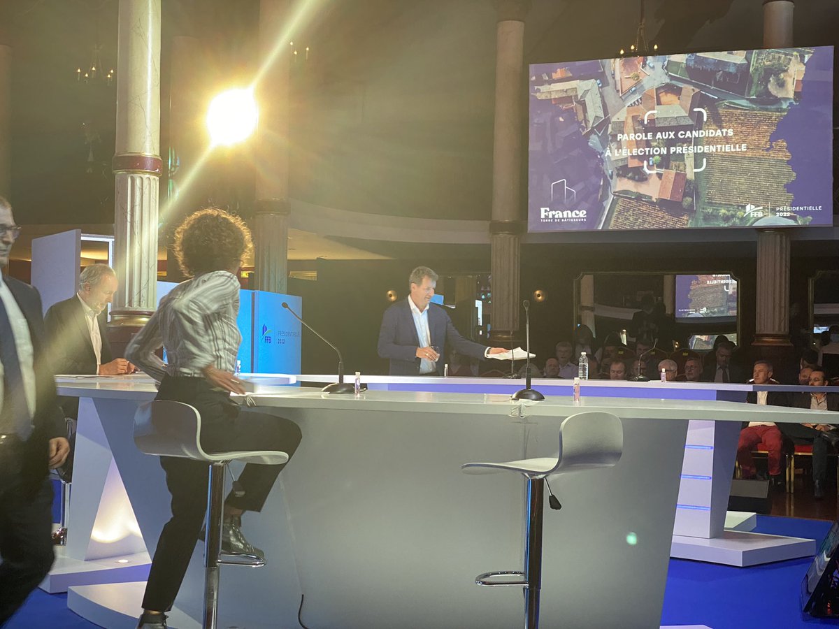 KronGregory's tweet photo. France, terre de bâtisseurs: #SMABTP est heureux de participer au sommet de la #Construction  #Presidentielle2022 de @FFBatiment, ouvert par @Osalleron et en présence de @vpecresse @yjadot @montebourg @anne_hidalgo @fabien_roussel #BTP 
@ffa_assurance @GroupeSMA @chanutj https://t.co/xRmp2vU97r