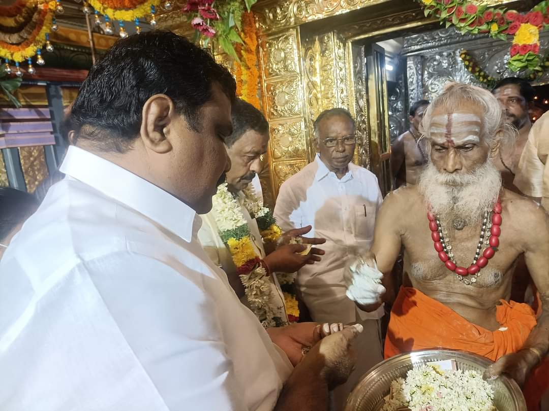 thangakathir's tweet photo. நாகை - வடக்குப் பொய்கை நல்லூர் அருள்மிகு கோரக்க சித்தர் ஆசிரம ஐப்பசி பரணி விழாவில்..! https://t.co/EWZ6uyhVm2