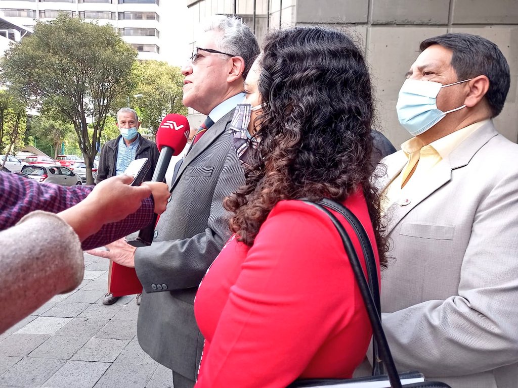 ASanchezZapata's tweet photo. Hoy acompañamos desde el Frente Unitario de Trabajadores a la Comisión Nacional Anticorrupción a la entrega de la denuncia sobre un tramado de corrupción en el Seguro Social Campesino.

#EcuadorSinCorrupción ⏬ https://t.co/Ld9qr3cpbo