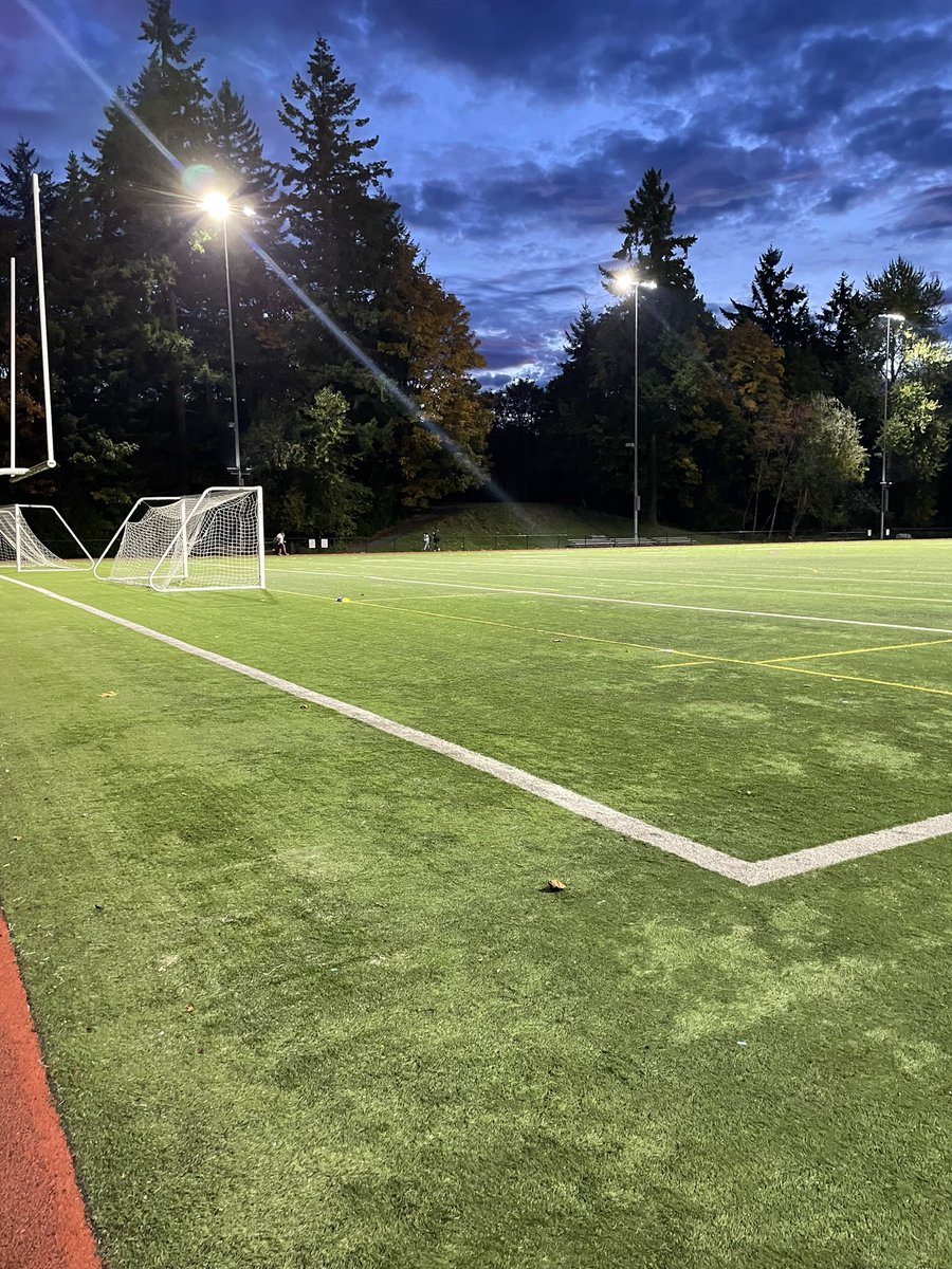 gallowayteri's tweet photo. 1st period PE under the lights!  @LHSEagles_Lindb https://t.co/rwslAwDi0E