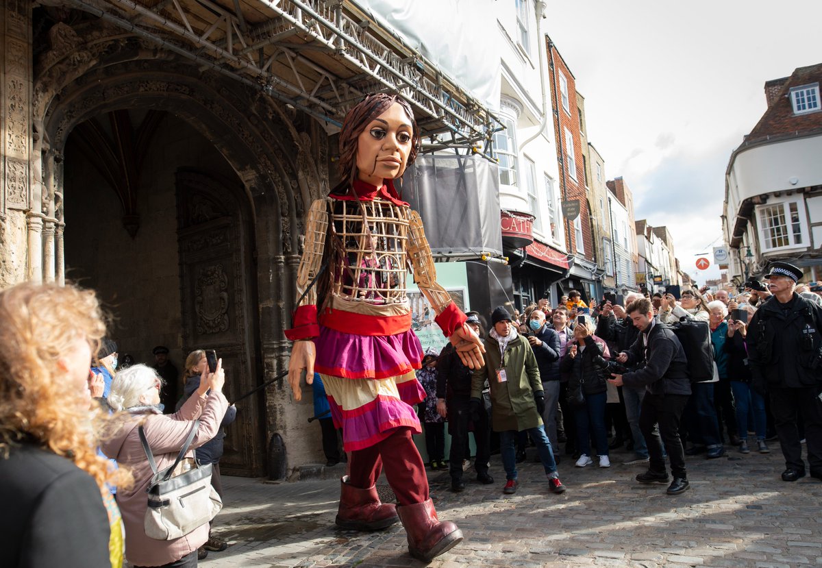Such an incredible day welcoming #LittleAmal to Canterbury and <a href="/unikentlive/">UniKentLive</a> campus! 👋

Thank you to those who joined our procession with #LittleAmal, a giant puppet of a 9-year-old Syrian refugee.👣🎊

📷: Ady Kerry
#WalkWithAmal #Canterbury #UniKent 
(1/4)