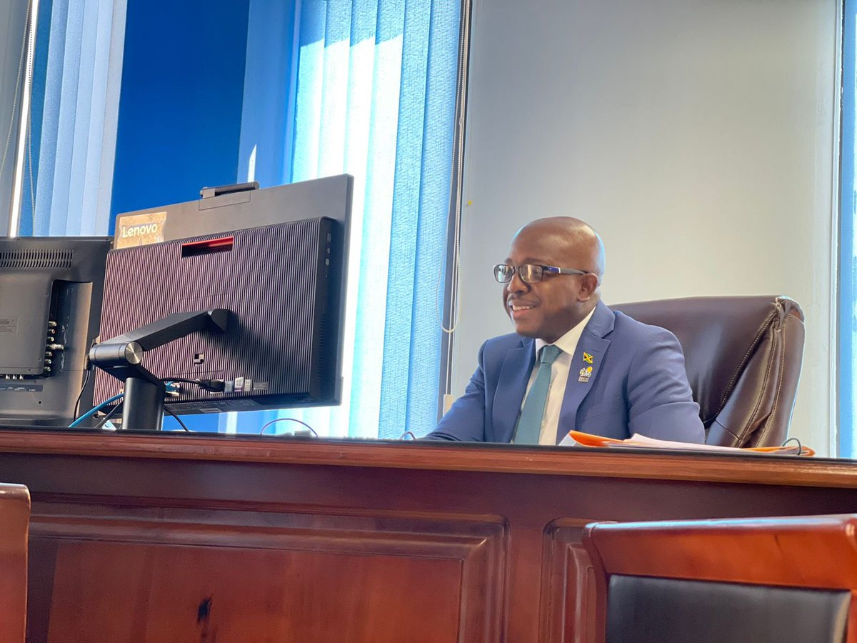 pcharlesjr's tweet photo. Started the morning in a critical meeting with US Special Envoy for Climate Change, John Kerry and other Caribbean leaders.

Moved directly into dialogue on Climate Action for developing countries.
@ForeignPolicyPR 
#ClimateTalks #ClimateAction #InvestingInClimate #Mhurecc 🇯🇲 https://t.co/QTS8e59hzV