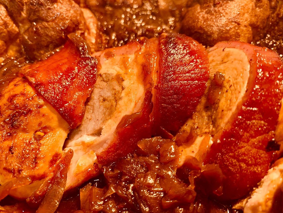jonfellchef's tweet photo. @muskssausages @marmite 
Breast of Pheasant 
Prune 
Kidney 
Marmite Sausage 
“ Toad in the Hole “ #batter #batterpudding #sausage #comfortfood #comfortfoods #simplebutdelicious #simplicity #notyourusual https://t.co/znsVRH4ZbZ