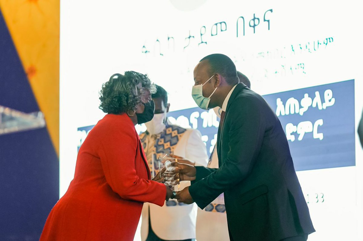 AbiyAhmedAli's tweet photo. Ethiopia thanks trustworthy and transparent taxpayers. Today, we have given especial recognition  to those who fought corruption alongside their work. I entrust you  continue in being role models who envision and prioritize our country and future generations. https://t.co/karP7FskYR