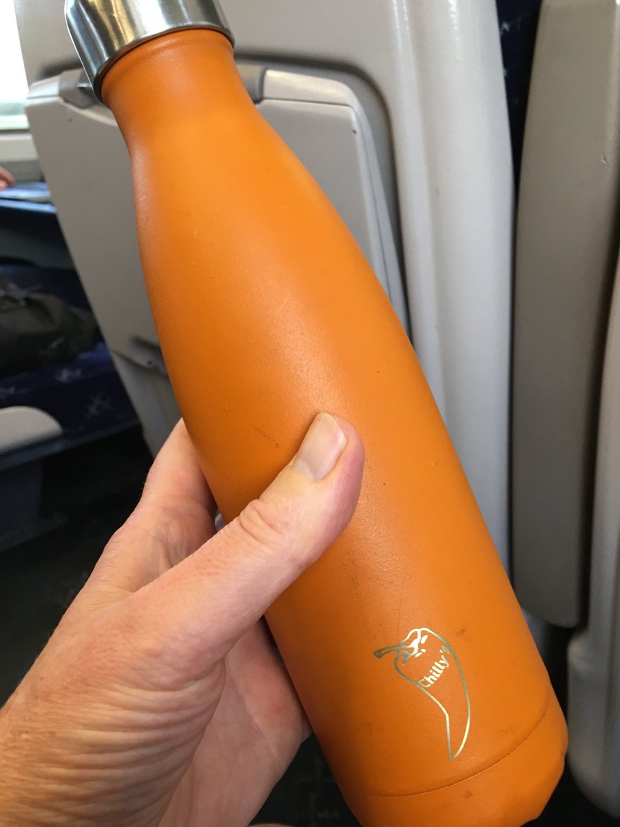 ⁦@Chillysbottles⁩ why has my beloved orange bottle suddenly stopped working? Filled it with hot tea for 5 hour train journey but bottle felt hot then tea was COLD. Can you help? #sad