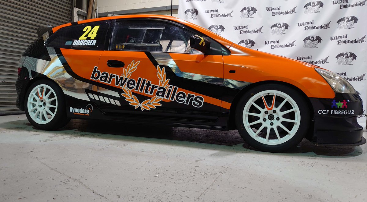 LNGraphicDesign's tweet photo. A striking custom #PartWrap for Callum Houchen's #HondaCivic #EP3
We totally transformed Callum's car with a bold contrasting orange and chrome livery to complement his main sponsors Barwell Trailer perfectly π§‘π€π
#customsignage #customwraps #partwrap #racecarlivery https://t.co/3f1PoiQvQL