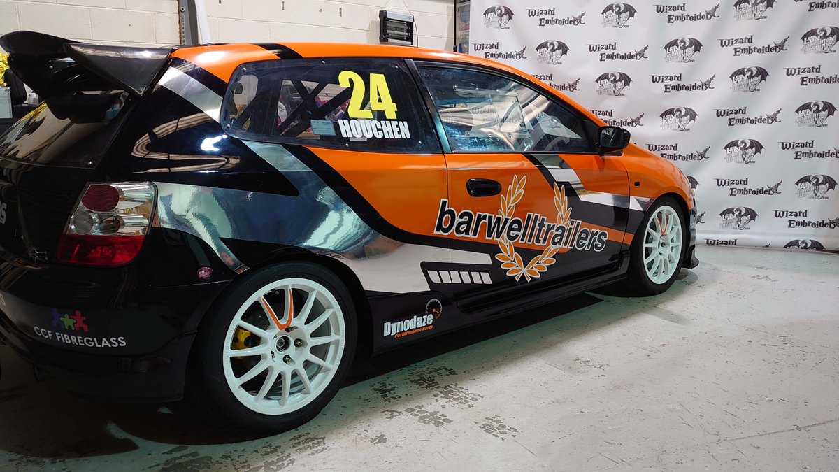 LNGraphicDesign's tweet photo. A striking custom #PartWrap for Callum Houchen's #HondaCivic #EP3
We totally transformed Callum's car with a bold contrasting orange and chrome livery to complement his main sponsors Barwell Trailer perfectly π§‘π€π
#customsignage #customwraps #partwrap #racecarlivery https://t.co/3f1PoiQvQL