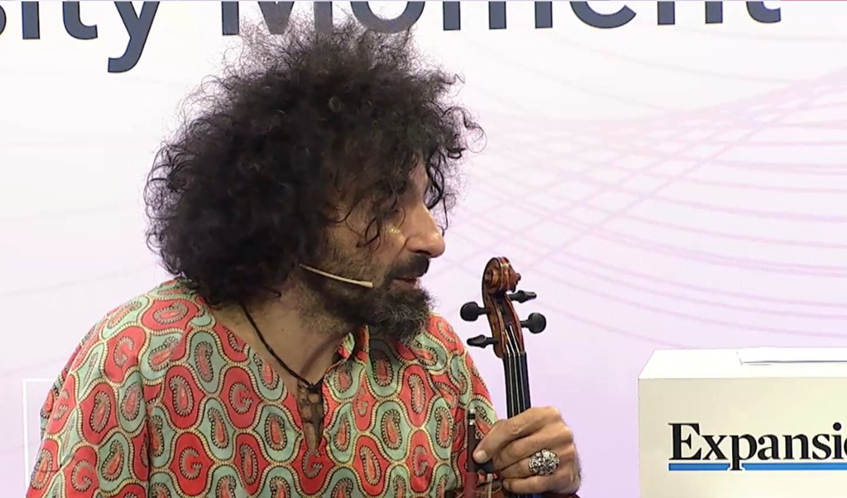 <a href="/ch_gardiner/">Christian Gardiner</a> <a href="/jorgeluengo/">Jorge Luengo</a> <a href="/AraMalikian/">Ara Malikian</a> <a href="/Pedrobiurrun/">Pedro Biurrun</a> <a href="/expansioncom/">expansioncom</a> "Si pienso en despertarme un día y no tengo curiosidad o ilusión de hacer algo, creo que sería la persona más triste del mundo", comenta <a href="/AraMalikian/">Ara Malikian</a> cuando nos cuenta qué es para él la curiosidad. #SASCuriosityMoment