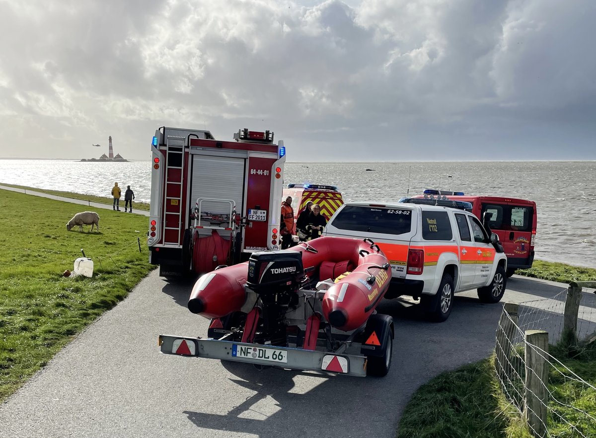 Do. 21.10.2021: 2. Einsatz des Tages, diesmal ging es für uns nach Westerhever. Zwei Personen befanden sich vom Wasser eingeschlossen im Vorland. Erfolgreiche Rettung mit dem Hubschrauber. Zum DLRG-Einsatzbericht: spo.dlrg.de/einsatztagebuc…
#wasserettung #dlrg #westerhever