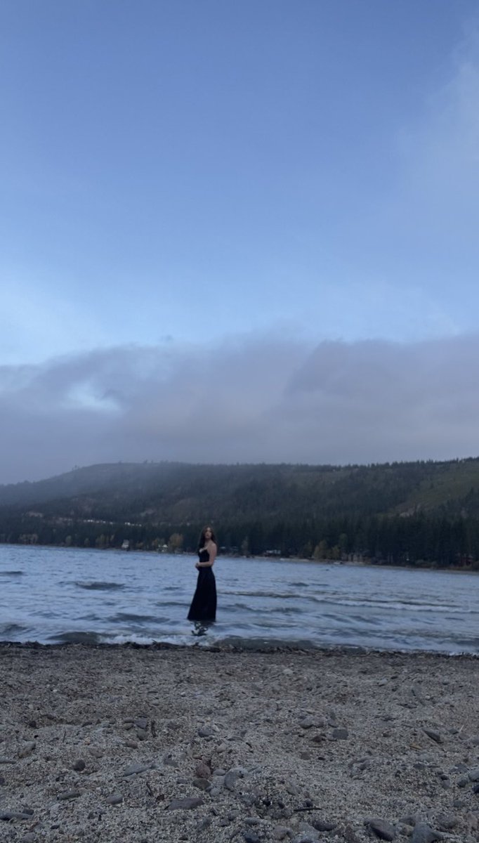 bella_mcminn's tweet photo. stills from the video i took while shooting yesterday โบ๏ธ #frozemyassoff https://t.co/cAdQBAsTBP