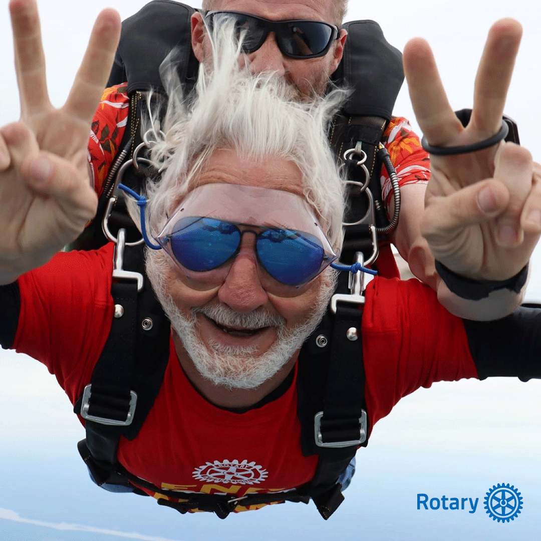 From skydiving to dyeing their hair, members have found unique ways to fundraise to #EndPolio. Check out six stories about how and why #Rotarians fight on to eliminate polio for good: on.rotary.org/3b0Yj05 

#EndPolioNow #VaccinesWork